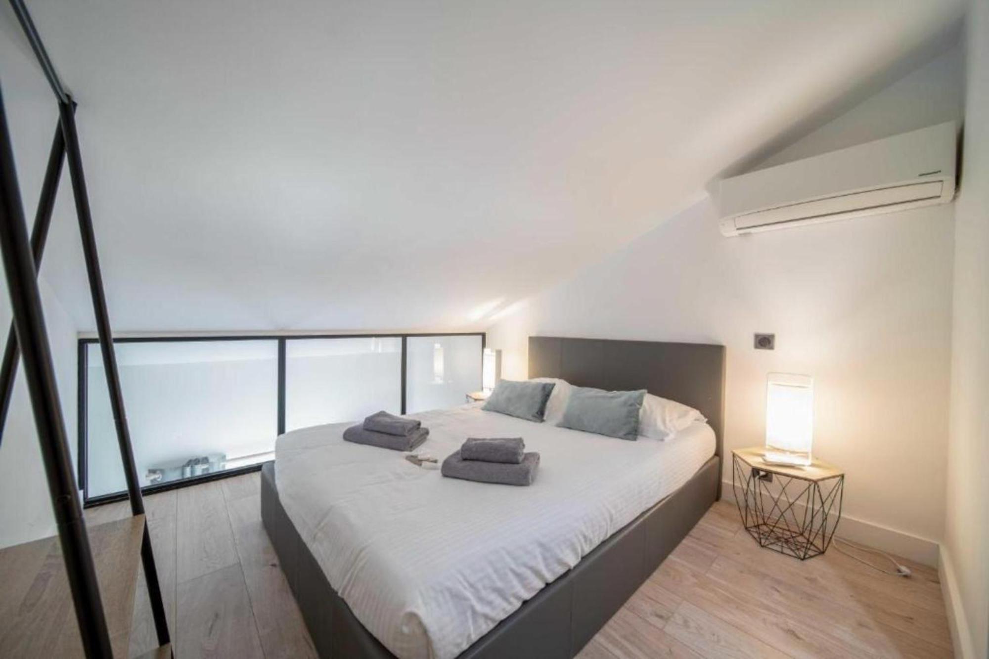 Charming For 4 People - Forville Market Apartamento